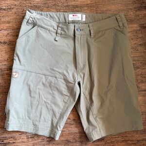 Fjällräven Men's Abisko Lite Shorts olive green size US 32